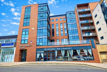3 bed flat, 121 Fitzwilliam Street, Devonshire Green, Sheffield, S14JP - Image 1