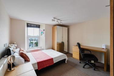 6 bed house, Kensington Road, Greenbank, Plymouth, PL47LU - Image 1
