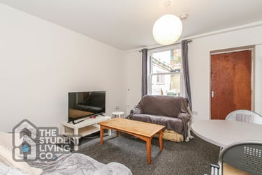 5 bed flat, Mansfield Road, Arboretum, Nottingham, NG13FS - Image 1