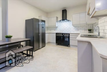 6 bed house, Derby Road, Lenton, Nottingham, NG72DP - Image 2