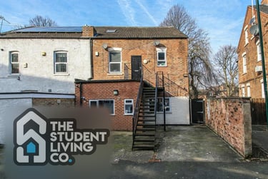 5 bed flat, Waterloo Road, Radford, Nottingham, NG74AU - Image 1