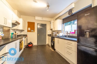 5 bed house, Derby Grove, Radford, Nottingham, NG71PF - Image 2