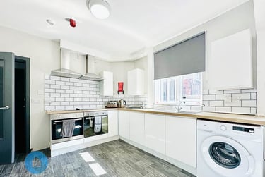 7 bed house, Derby Grove, Radford, Nottingham, NG71PE - Image 1