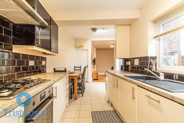 5 bed house, Hungerton Street, Nottingham, NG71HL - Image 1