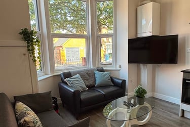 4 bed flat, Charnwood Grove, West Bridgford, Nottingham, NG27NT - Image 1