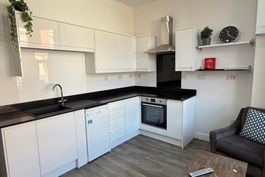 3 bed flat, Charnwood Grove, West Bridgford, Nottingham, NG27NT - Image 2