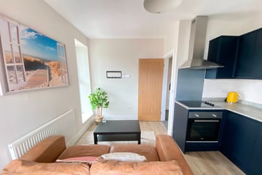 3 bed flat, 2-4 Colwick Road, West Bridgford, Nottingham, NG25FR - Image 2