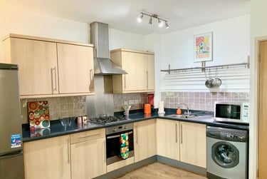 2 bed flat, Portland Square, Radford, Nottingham, NG74HS - Image 2