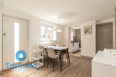 2 bed flat, Dagmar Grove, Beeston, Nottingham, NG92BH - Image 2