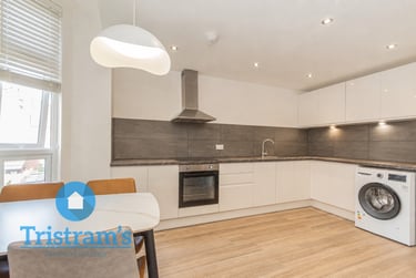 2 bed flat, Queens Road, Beeston, Nottingham, NG92BN - Image 1