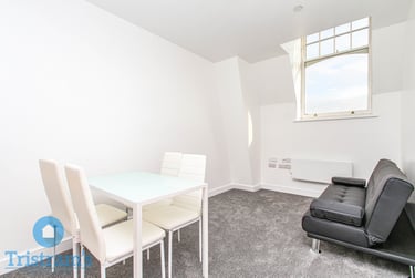 1 bed flat, Castle Boulevard, Lace Market, Nottingham, NG71FB - Image 2