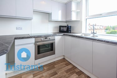 3 bed flat, Castle Boulevard, Lenton, Nottingham, NG71HA - Image 1