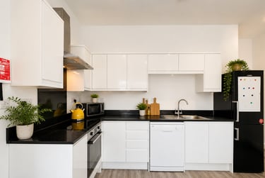 4 bed flat, Charnwood Grove, West Bridgford, Nottingham, NG27NT - Image 2
