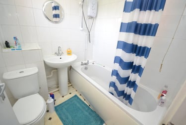 1 bed house, Fleming Gardens, Clifton, Nottingham, NG118RT - Image 4