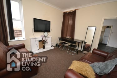 4 bed house, Peveril Road, Lenton Abbey, Nottingham, NG92HY - Image 2