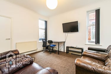 4 bed house, Peveril Road, Lenton Abbey, Nottingham, NG92HY - Image 4