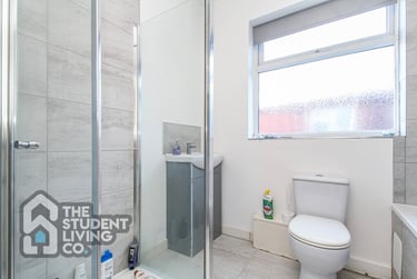 3 bed flat, High Road, Beeston, Nottingham, NG92LH - Image 1