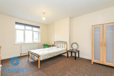 3 bed flat, High Road, Beeston, Nottingham, NG92LH - Image 2