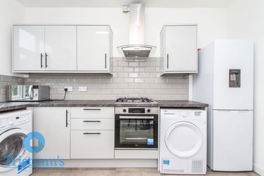 3 bed flat, High Road, Beeston, Nottingham, NG92LH - Image 3