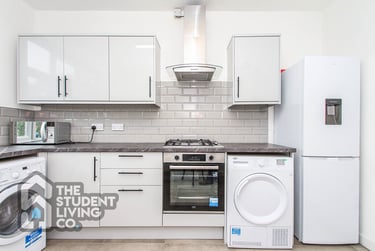 3 bed flat, High Road, Beeston, Nottingham, NG92LH - Image 8
