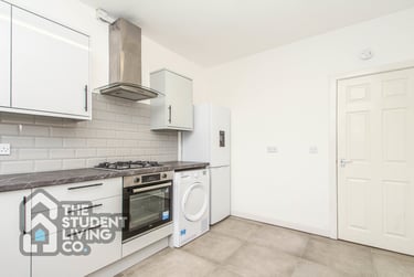3 bed flat, High Road, Beeston, Nottingham, NG92LH - Image 9