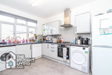 3 bed flat, High Road, Beeston, Nottingham, NG92LH - Image 1