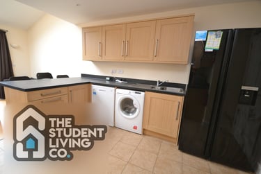 6 bed house, Peveril Road, Lenton Abbey, Nottingham, NG92HY - Image 2
