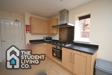 6 bed house, Peveril Road, Lenton Abbey, Nottingham, NG92HY - Image 3