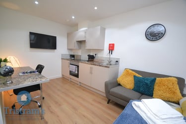 1 bed studio, Clinton Street West, City Centre, Nottingham, NG13DN - Image 2