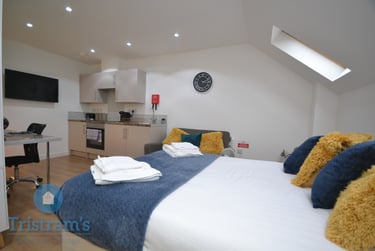 1 bed studio, Clinton Street West, City Centre, Nottingham, NG13DN - Image 1