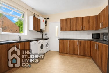 6 bed house, Hound Road, West Bridgford, Nottingham, NG26AH - Image 2