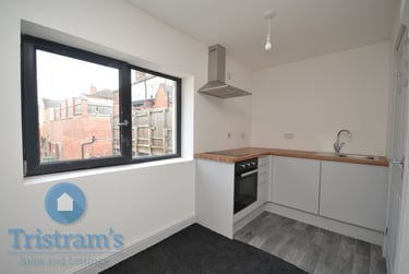 1 bed studio, Bulwer Road, Nottingham, NG73HL - Image 1