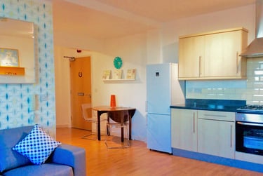 2 bed flat, Portland Square, Radford, Nottingham, NG74HS - Image 3