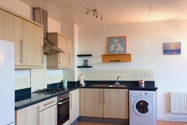 2 bed flat, Portland Square, Radford, Nottingham, NG74HS - Image 2