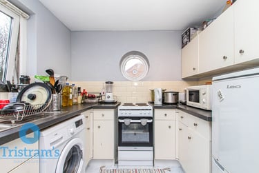 2 bed flat, Tonnelier Road, Dunkirk, Nottingham, NG72RW - Image 6
