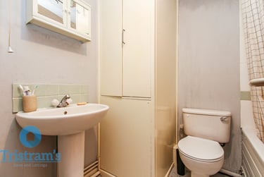 2 bed flat, Tonnelier Road, Dunkirk, Nottingham, NG72RW - Image 11