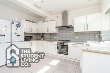 6 bed house, Abbey Road, Beeston, Nottingham, NG92QH - Image 3