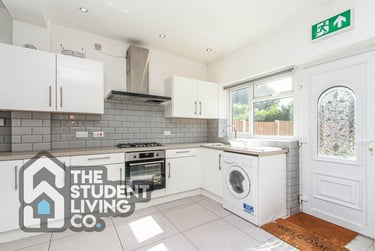6 bed house, Abbey Road, Beeston, Nottingham, NG92QH - Image 2
