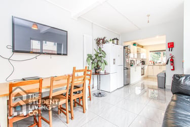 6 bed house, Greenfield Street, Dunkirk, Nottingham, NG72JN - Image 2