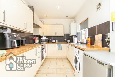 5 bed house, Loughborough Road, West Bridgford, Nottingham, NG27JS - Image 2