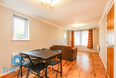 2 bed flat, Tonnelier Road, Dunkirk, Nottingham, NG72RW - Image 1