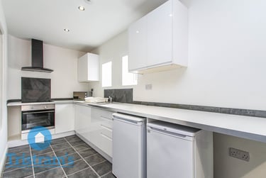 2 bed flat, Church Street, Lenton, Nottingham, NG72FF - Image 2