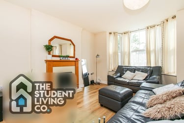 3 bed flat, Larkdale Street, Radford, Nottingham, NG74FZ - Image 2