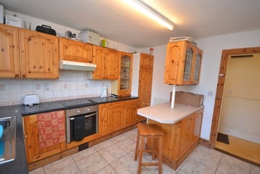 4 bed house, Fleming Gardens, Clifton, Nottingham, NG118RT - Image 2
