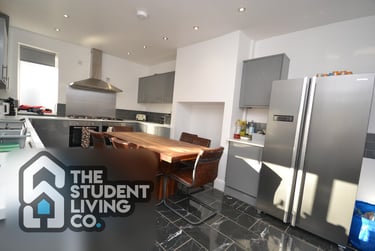 8 bed house, Loughborough Road, West Bridgford, Nottingham, NG27JE - Image 2