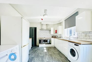 8 bed house, Derby Grove, Radford, Nottingham, NG71PE - Image 2