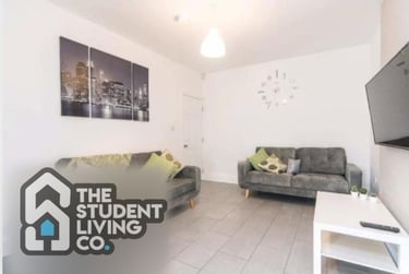 6 bed house, Harlaxton Drive, Lenton, Nottingham, NG71JE - Image 2