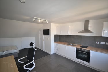 6 bed house, Fletcher Road, Beeston, Nottingham, NG92EL - Image 1