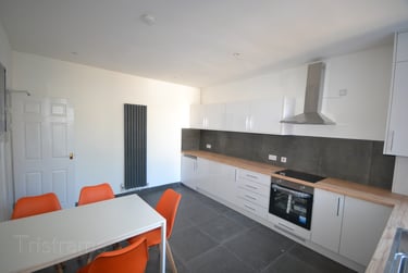 6 bed house, Fletcher Road, Beeston, Nottingham, NG92EL - Image 2