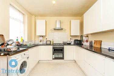 5 bed house, Noel Street, Hyson Green, Nottingham, NG76AU - Image 2